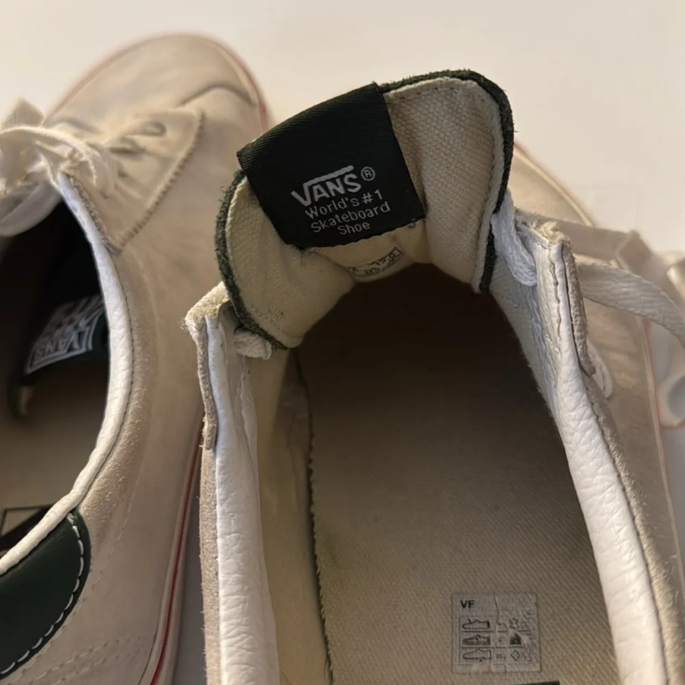 VANS SPORT Suede - White and green .